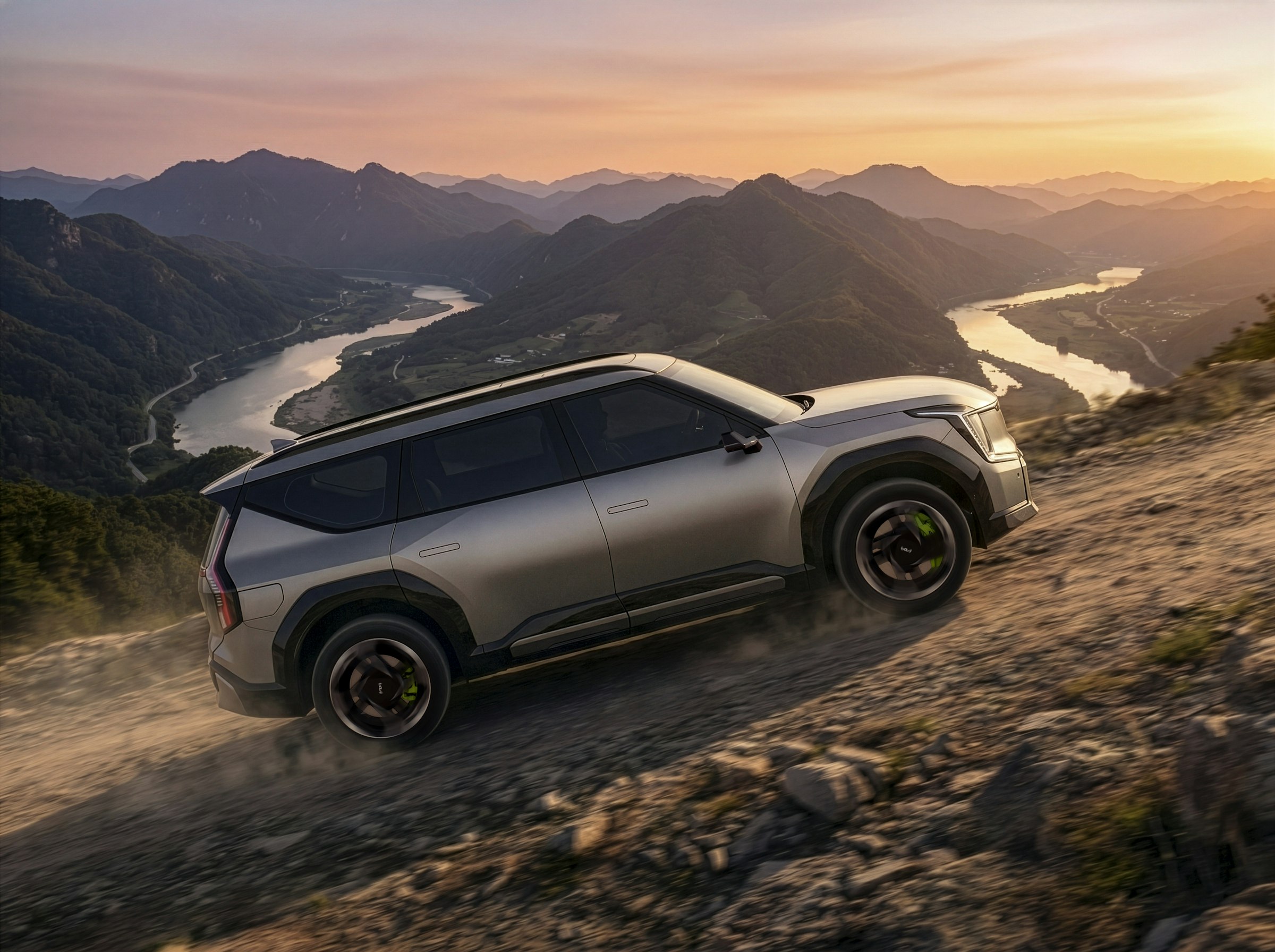 PMR Hero — SUV at sunset in the mountains